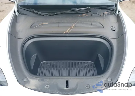 2025 Tesla Model Y Long Range Dual Motor Rear-Wheel Drive z USA, uszkodzony, nr VIN 7SAYGDED7SF229073